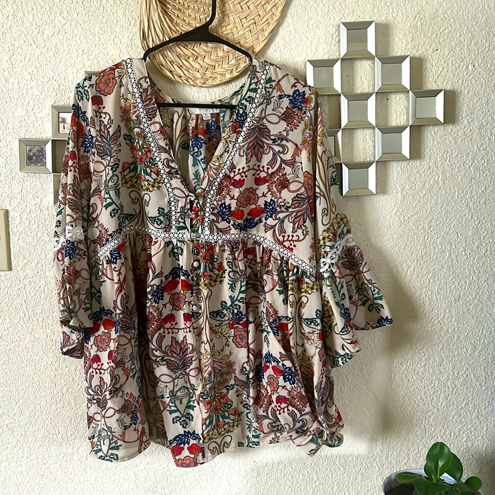Umgee Tunic with Bell Sleeves Size XL